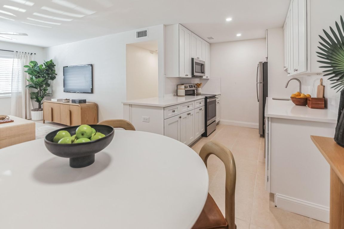 Palma Ceia by Innovo Living Hyde Park- Newly Designed 2 Bedroom 2 Bath