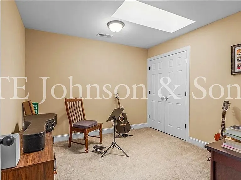 1025 Richmond Park Dr — Photo 13