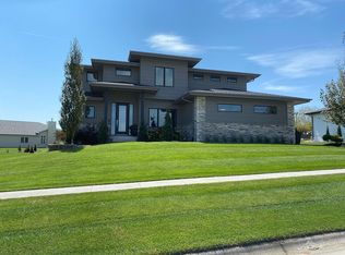 109 E Curtis St, Wahoo, NE 68066