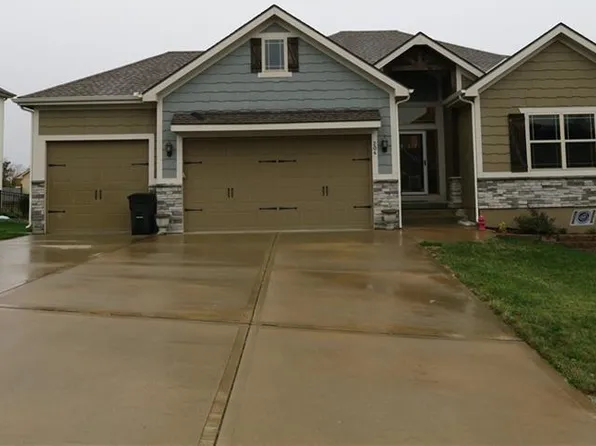 204 E Woodland Ave, Lone Jack, MO 64070