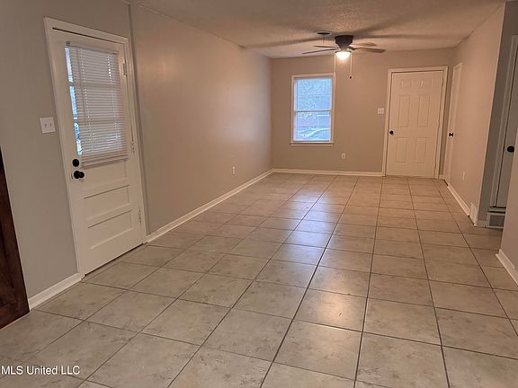 3rd image of 526 Cottonbrook Cv