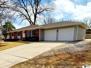 4241 Briarpark Dr, Lincoln, NE 68516
