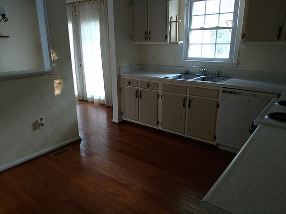 5th image of 5059 Albrecht Ln