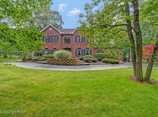 329 Pin Oak Rd, Stroudsburg, PA 18360