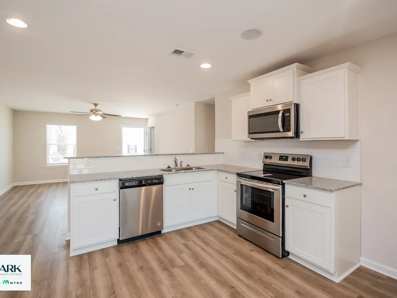 3 bed, 2.0 bath, 1300 sqft, $1,749 — Photo 3