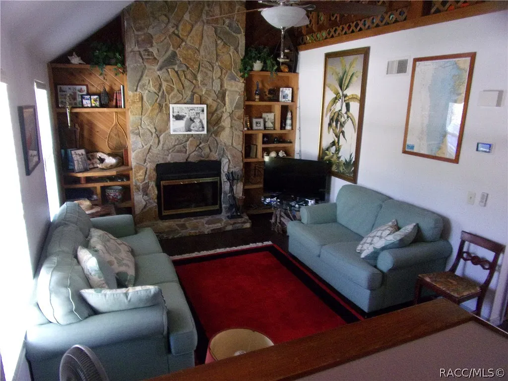3 bed, 1590 sqft, $3,200 — Photo 3