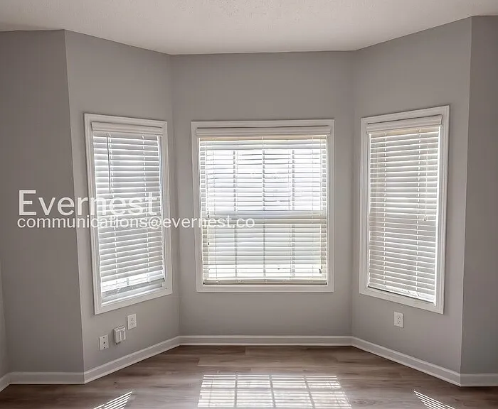 8641 Thomas Ln — Photo 12