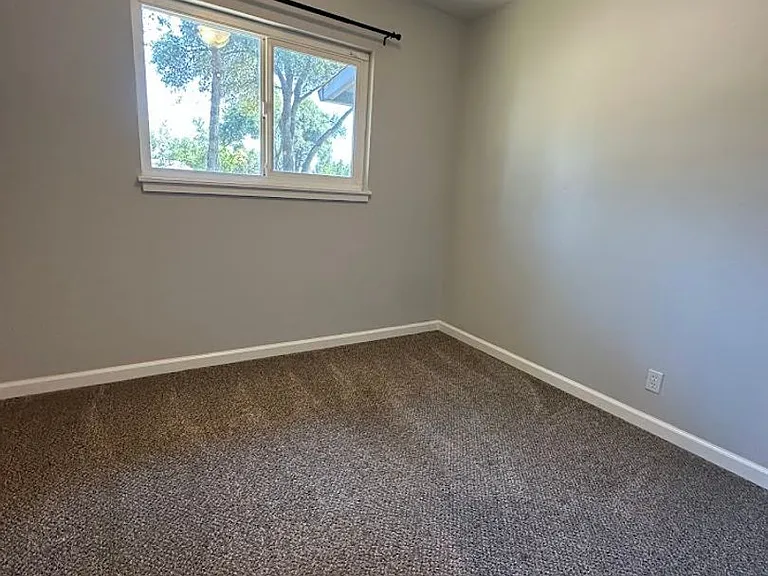 20470 Terry Ln — Photo 35