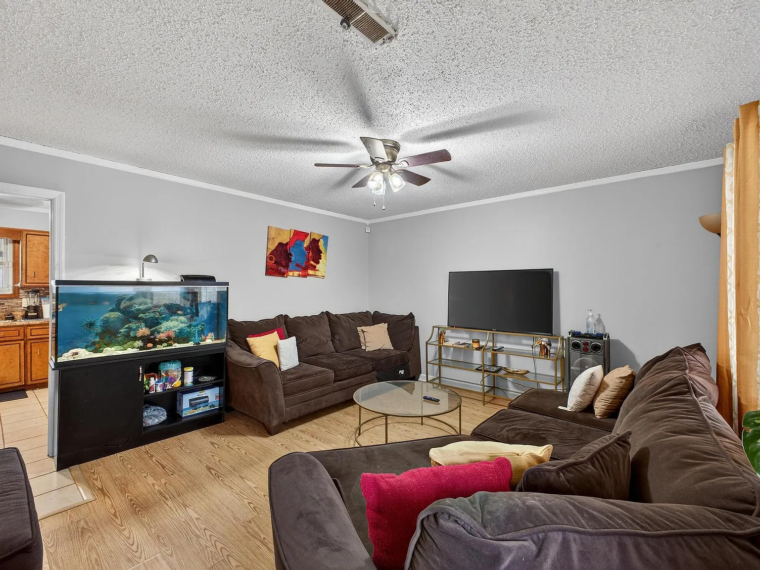 4 bed, 1.5 bath, 1650 sqft, $1,350 — Photo 4