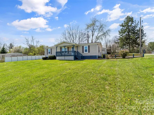 4 Saint Matthews Dr, Candler, NC 28715