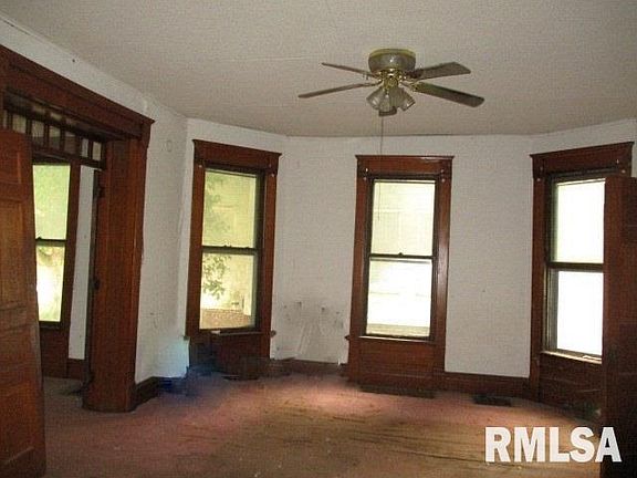 5th image of 462 W Tompkins St