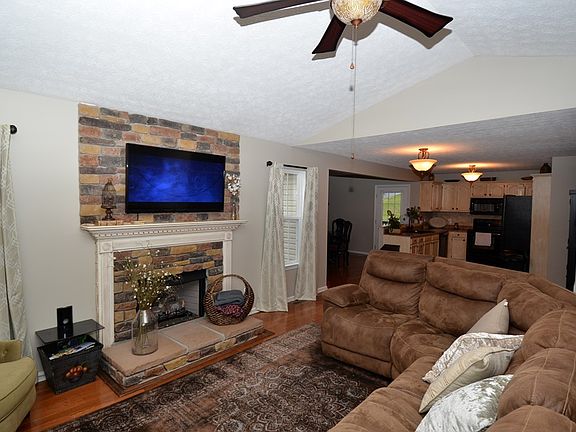 2nd image of 117 Mac Tavish Ln