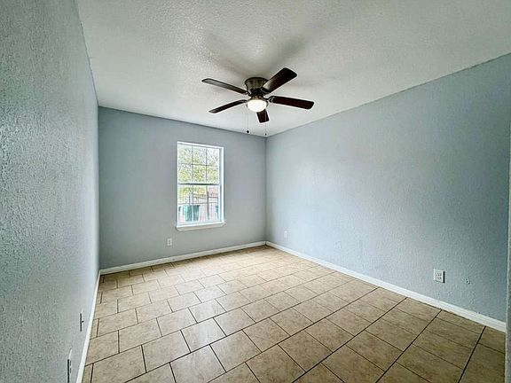 5th image of 3107 W Travis St #1