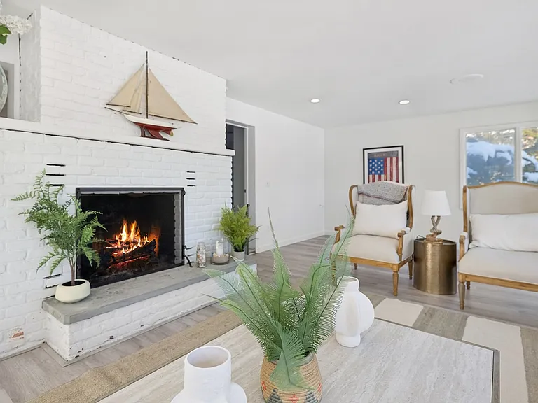 68 Little Neck Rd — Photo 19