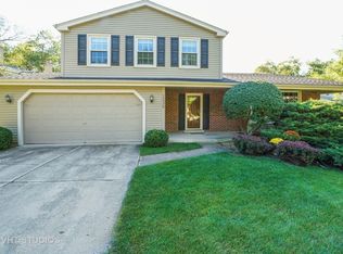 1536 Apache Dr, Naperville, IL 60563