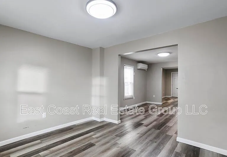812 Dale St — Photo 3