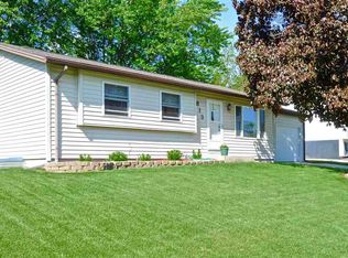 813 N River Dr, Byron, IL 61010