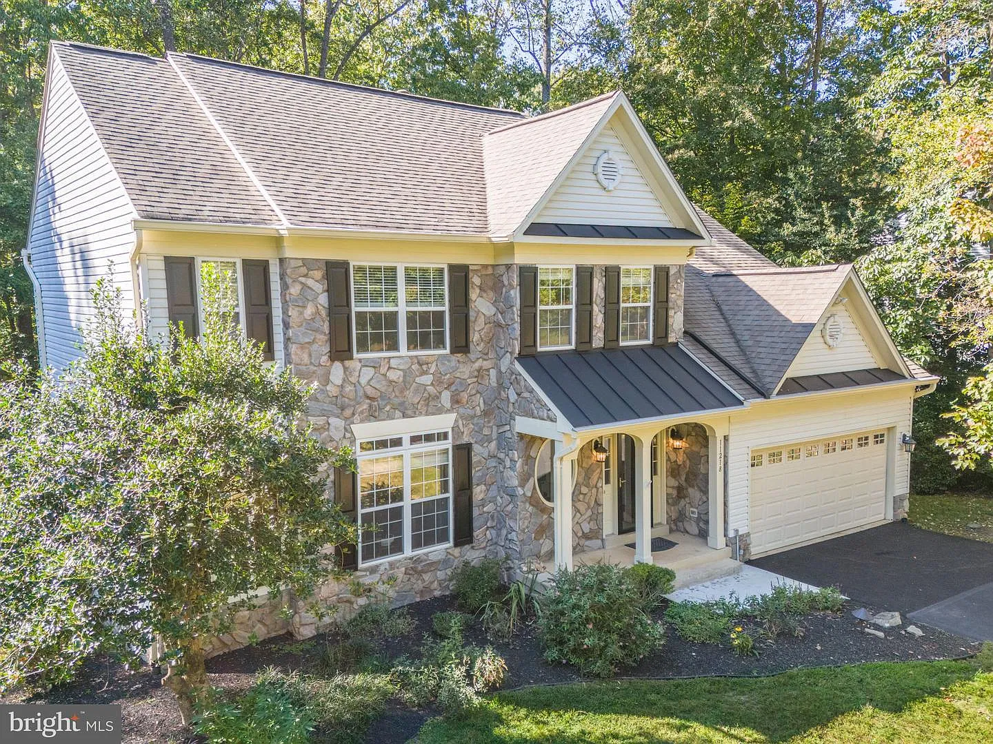 5 bed, 3.5 bath, 3932 sqft, $4,800 — Photo 2