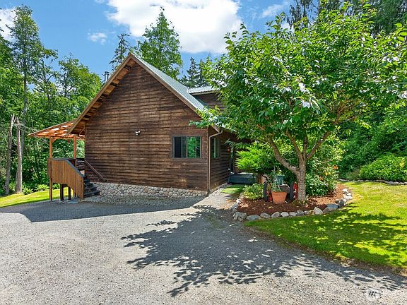 3rd image of 1649 Hemlock Drive