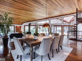 9441 Rabbit Hill Rd, Great Falls, VA 22066