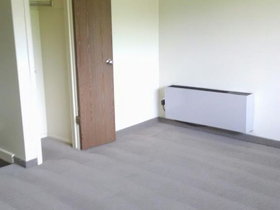10 C living room with coat closet_05172016