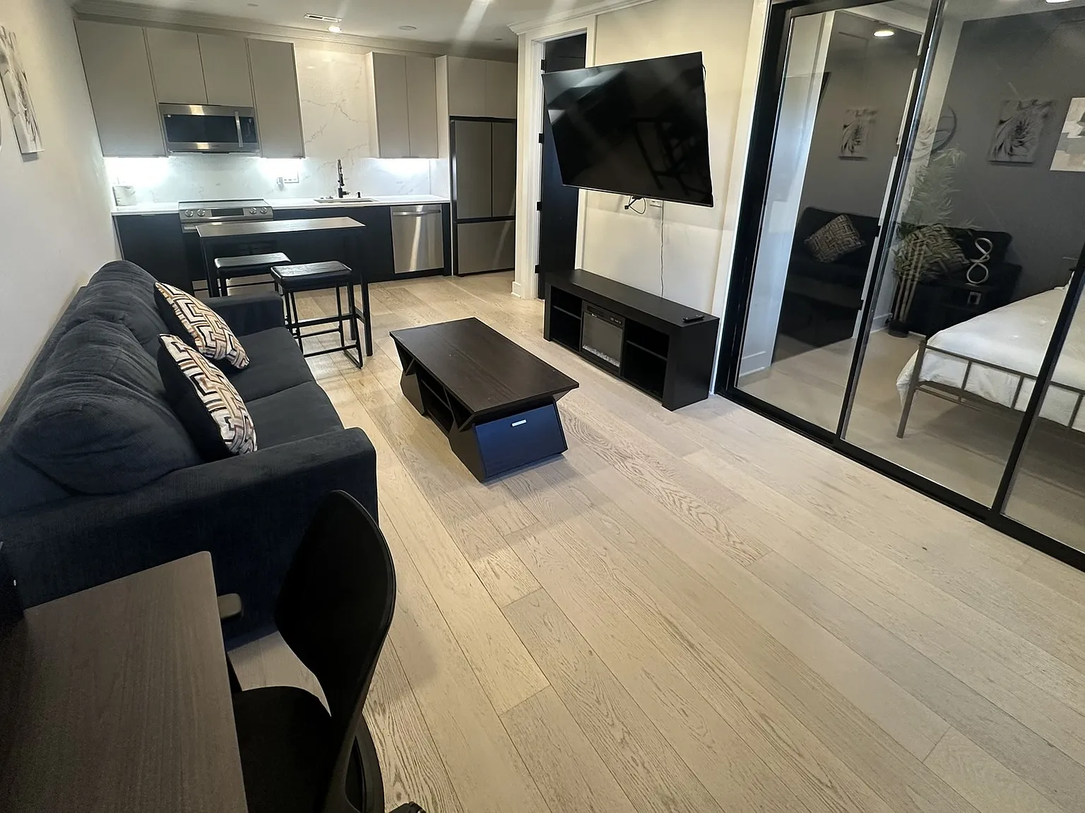 1 bed, 550 sqft, $2,300 — Photo 3