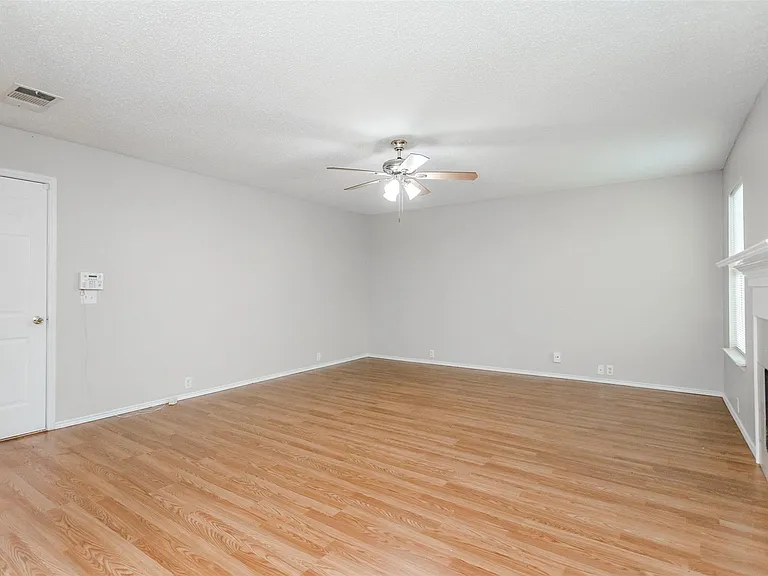 1308 Dundee Dr — Photo 12