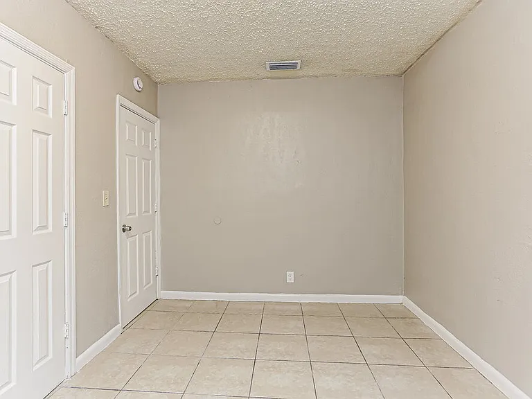 1207 NW 17th Ave — Photo 9