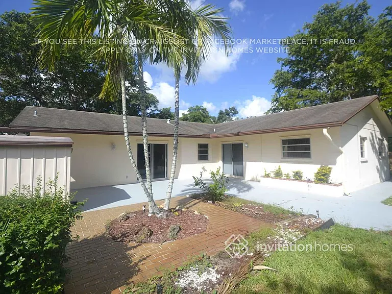 1100 SW 70th Ter — Photo 10