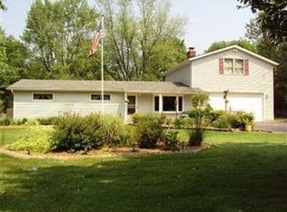 19045 Riverview Dr, Chagrin Falls, OH 44023