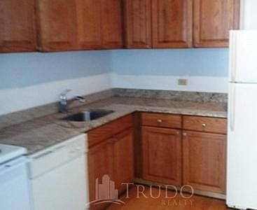 2nd image of 525 S Dearborn St APT 309