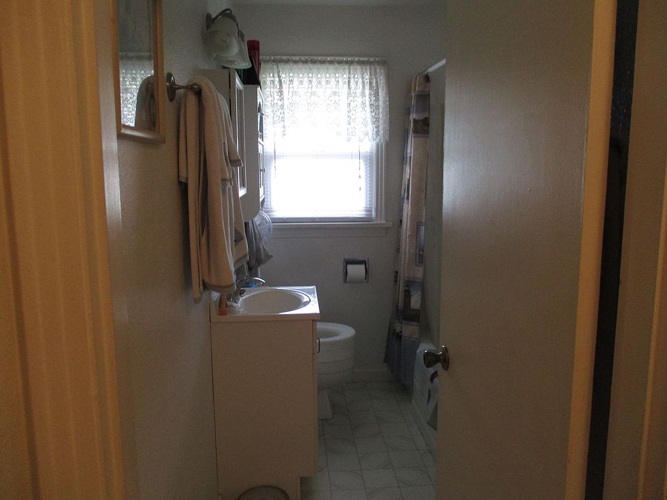 2nd image of 417 Jefferson St