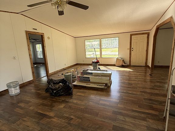 5th image of 469 Browns Rd