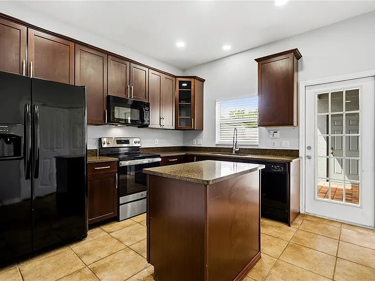 6364 Lake Smith Cir — Photo 5