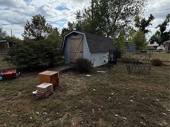 4th image of 1210 W Persimmon St