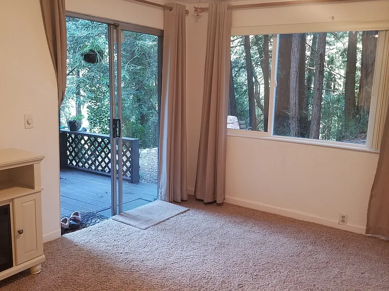 1084 Fern Ave — Photo 2