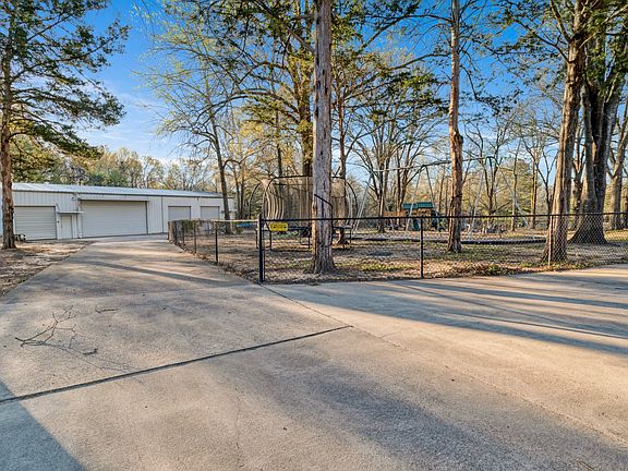 3rd image of 390 Timber Lakes Dr