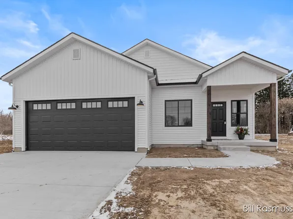 13838 Meadowoak Dr NE, Greenville, MI 48838