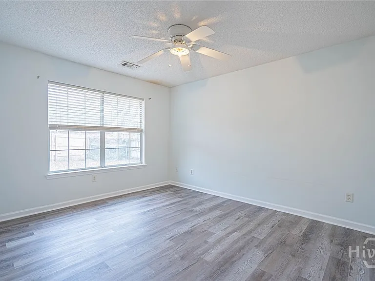114 Laurens Ln — Photo 19
