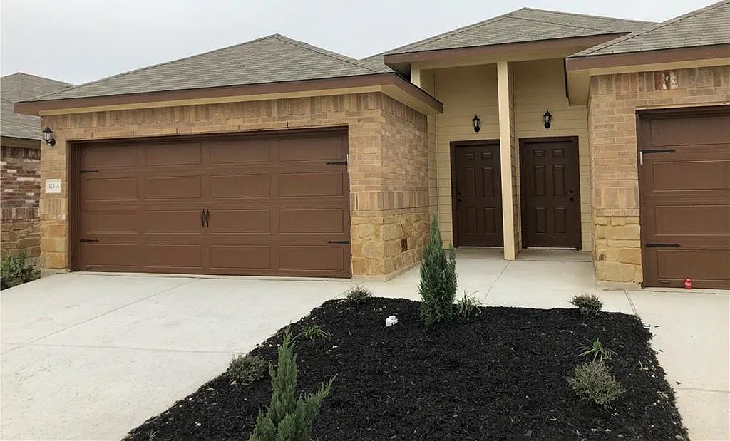 3 bed, 2.0 bath, 1372 sqft, $1,650 — Photo 1