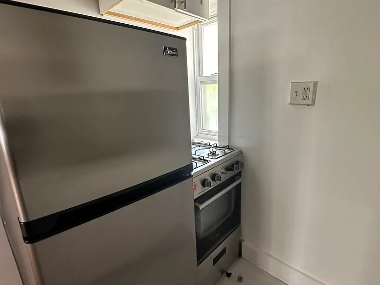 33-35 Storms Ave #3A — Photo 5
