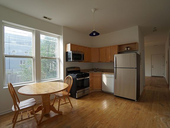 2nd image of 1523 N Campbell Ave APT 3R