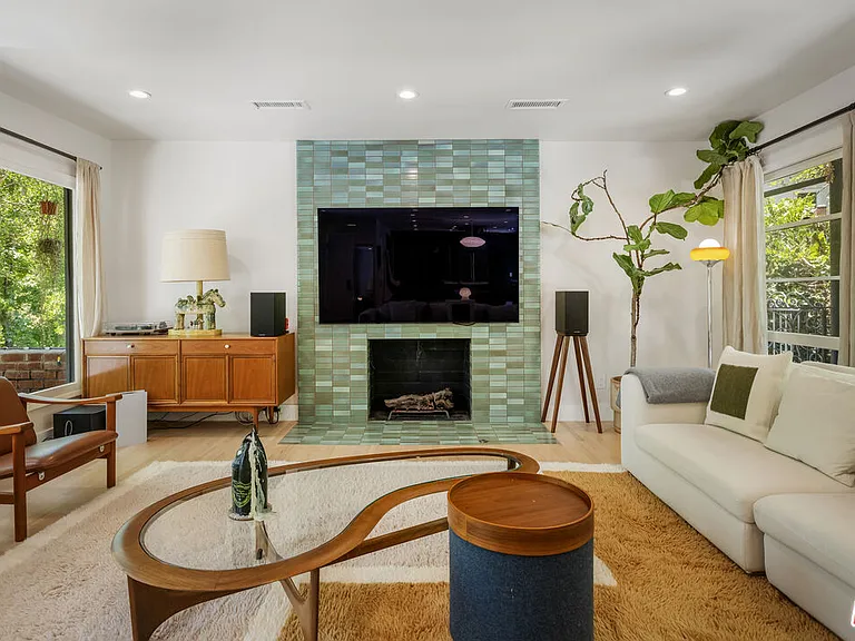 5749 Valley Oak Dr — Photo 3