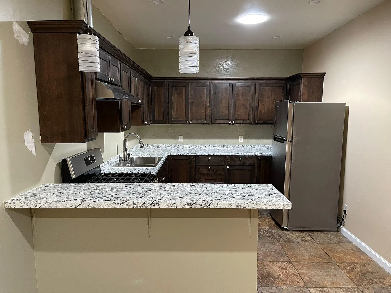 2 bed, 850 sqft, $1,775 — Photo 3