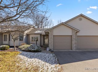 2606 Falcon Woods Dr NW, Grand Rapids, MI 49534