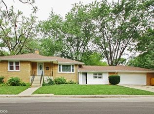 2425 Davis St, Evanston, IL 60201