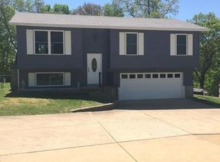 2704 Spring Forest Rd, Imperial, MO 63052