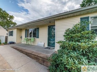 9 Colby Ct, Parlin, NJ 08859