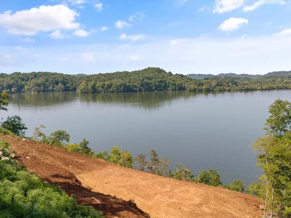2132 Delta Queen Rd, Louisville, TN 37777