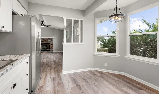 2 bed, 930 sqft, $1,800 — Photo 2